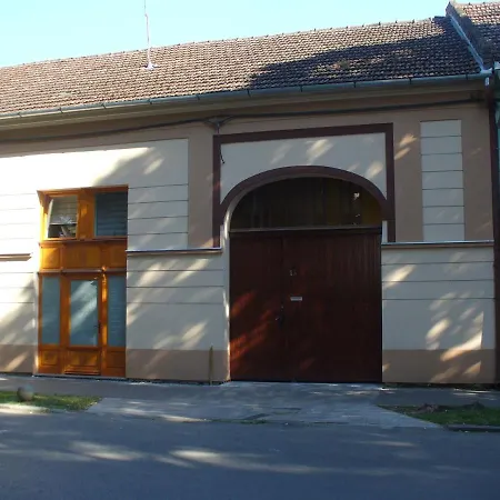 Berta Apartman Senta Exterior photo